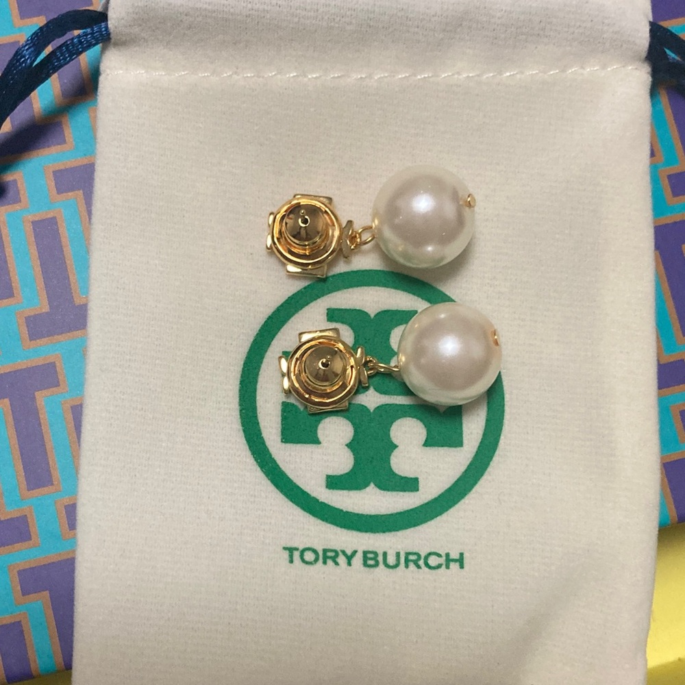 Tory Burch Gold Logo and Pearl Drop Earrings - Picture 2 of 4
